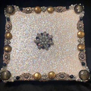 Must have elegant decor box or cigar box.